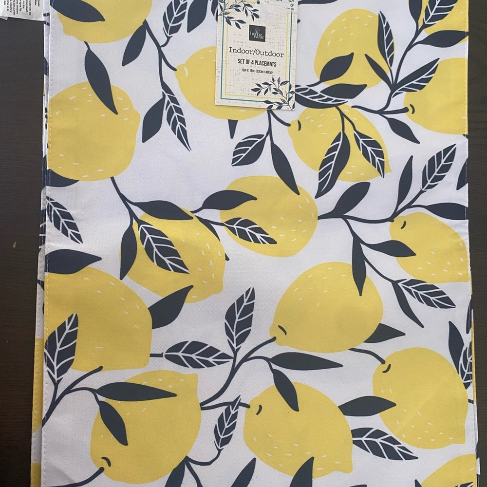Lemon Print Indoor/Outdoor Placemat & Runner- Yellow & Navy